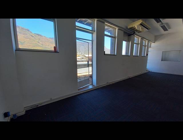 135M² BUSINESS RENTED IN WOODSTOCK